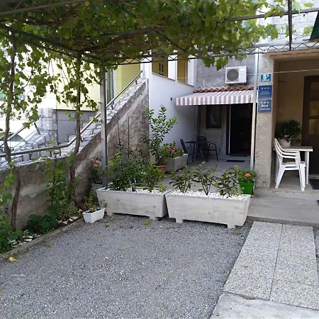 1 Appartement *